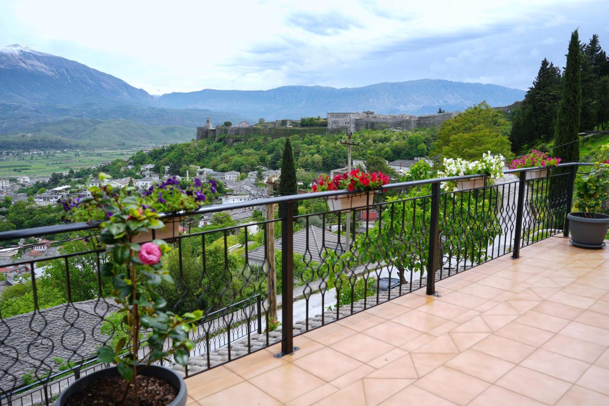 Emblematic House 4 Homestay